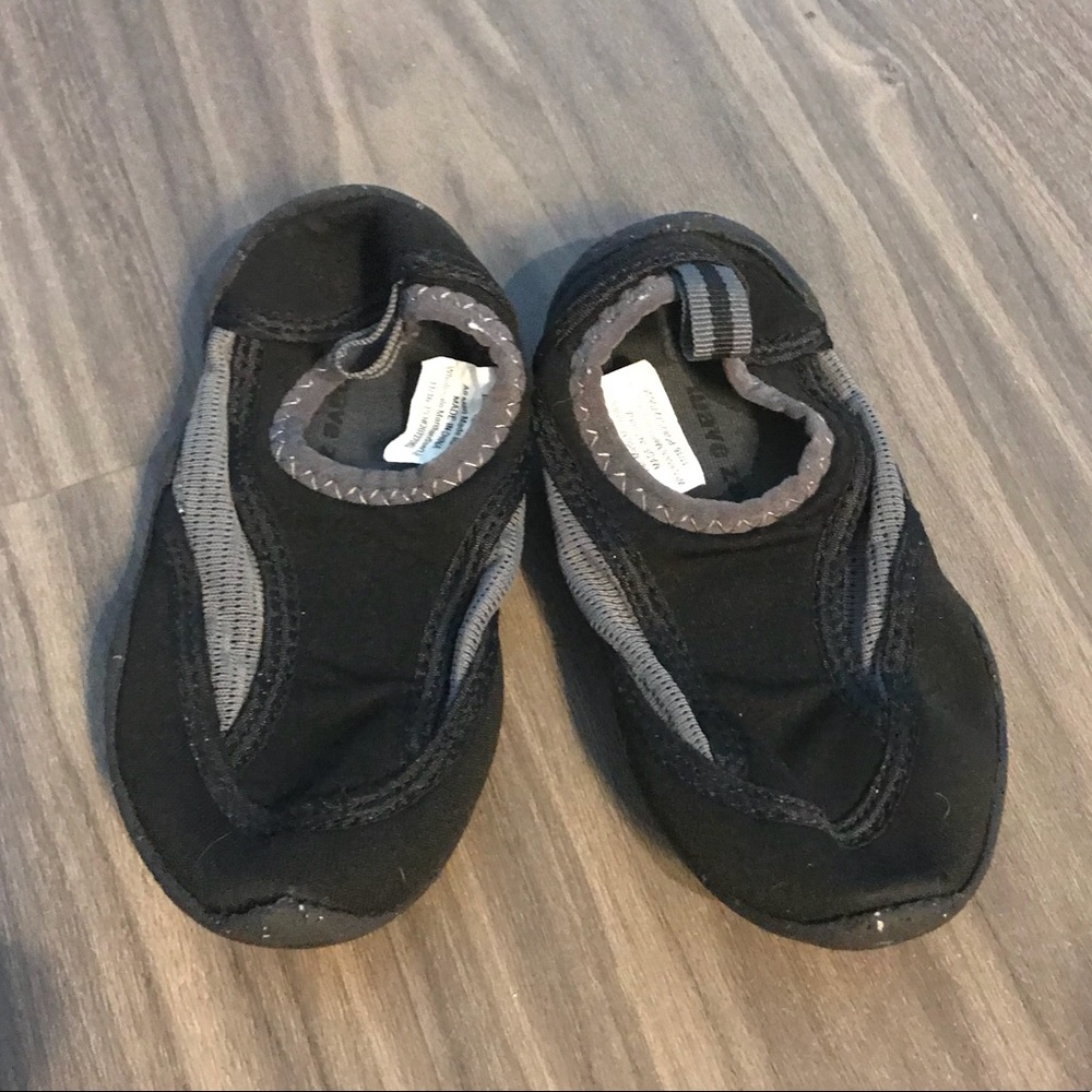 Water shoes 👟